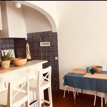 Blue House Apartment *
